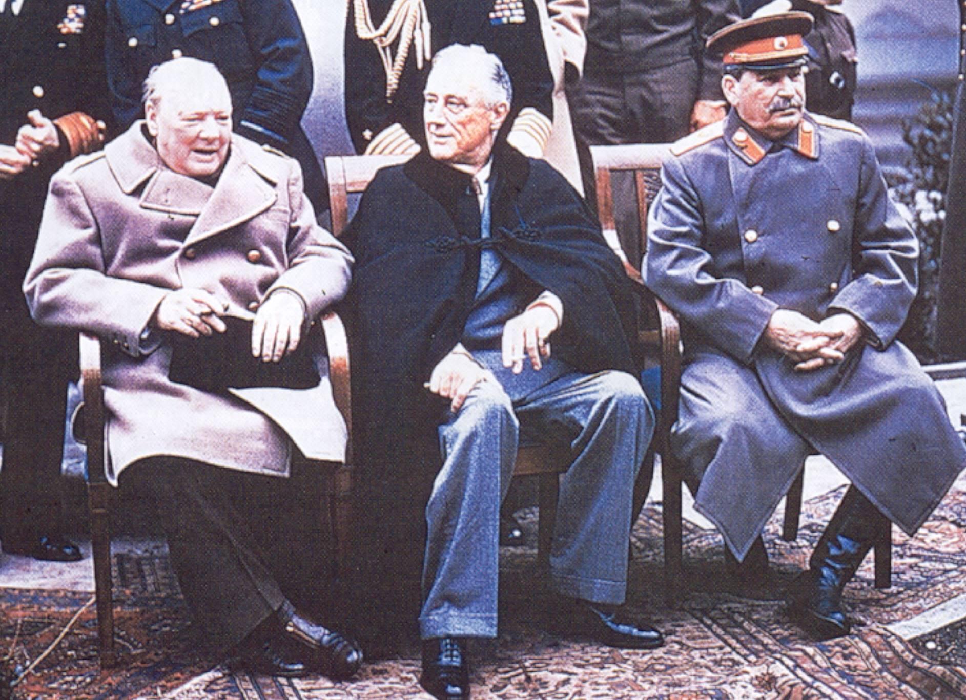 Сталин Черчилль и Рузвельт. Большая тройка Сталин Рузвельт Черчилль. Сталин Рузвельт и Черчилль на Ялтинской конференции. Рузвельт Черчилль Сталин конференция Ялта. Ялтинская конференция это