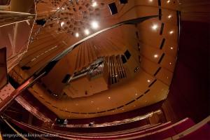  В здании Оперного театра находится один из самых больших органов в мире