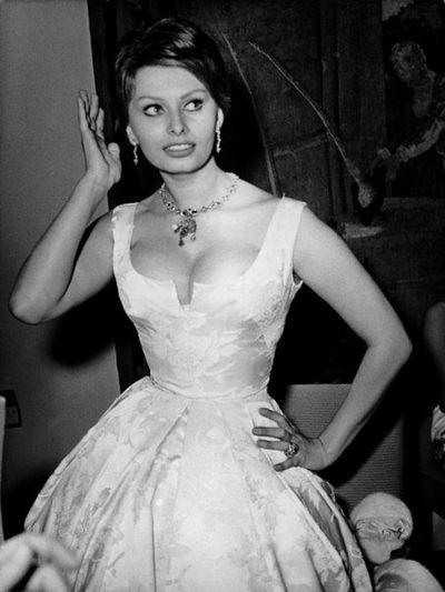 Софи Лорен блистает на балу в Берлине, 1959 г.