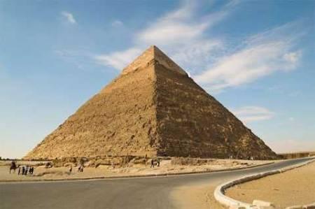 Британский инженер объявил войну археологам, выдвинув собственную теорию строительства пирамид [видео]