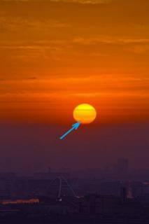 Гигантское пятно на солнце видно невооруженным глазом