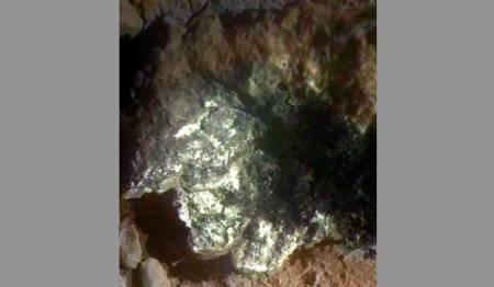 К марсоходу Opportunity "приполз" загадочный камень () К марсоходу Opportunity "приполз" загадочный камень