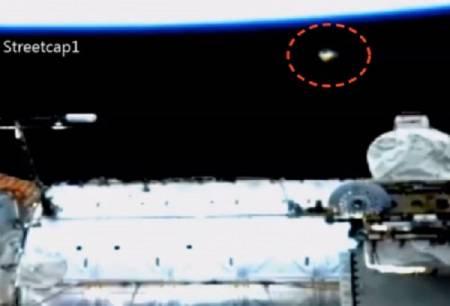 Странный Объект Треугольник Посещает МКС.. Live Cam, январь 2014 года () Странный Объект Треугольник Посещает МКС.. Live Cam, январь 2014 года