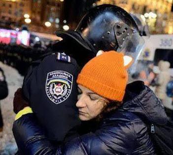 Украина, Киев, сценарий Москвы 1993 года - ЕВРЕЙСКАЯ БОЕВАЯ ОРГАНИЗАЦИЯ ОБЪЯВЛЯЕТ МОБИЛИЗАЦИЮ. КРЫМ ВЫХОДИТ ИЗ СОСТАВА УКРАИНЫ