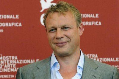 Сегодня свой день рождения отмечает главный гардемарин страны - актер Сергей Жигунов.