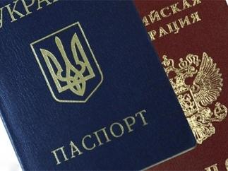 Крымчане выстроились в очереди за российскими паспортами () Крымчане выстроились в очереди за российскими паспортами