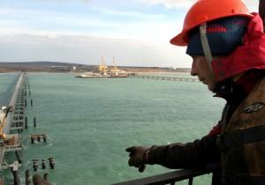 В Крым могут перенаправить деньги от закрытия крупных проектов — порта Тамань и моста через Лену