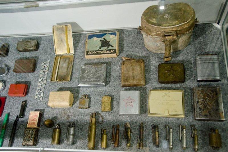 Военные зажигалки () Военные зажигалки