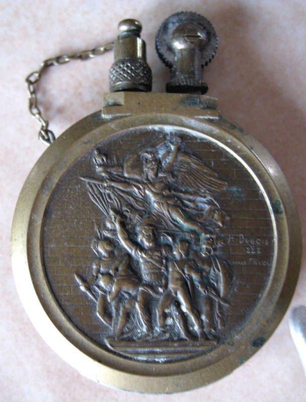 Военные зажигалки () Военные зажигалки