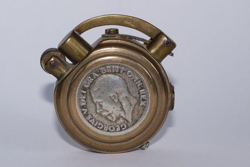 Военные зажигалки () Военные зажигалки