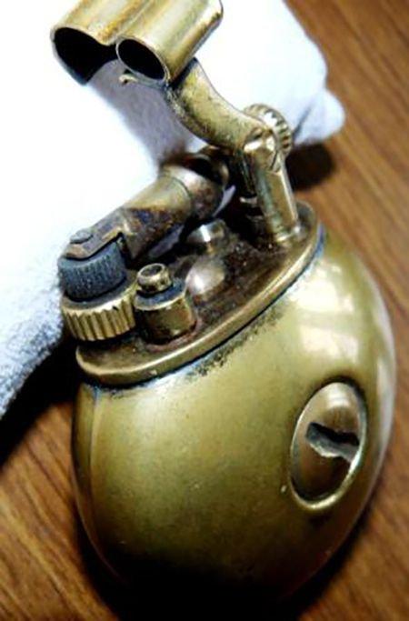 Военные зажигалки () Военные зажигалки