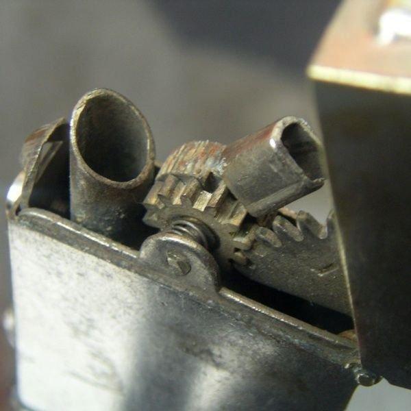 Военные зажигалки () Военные зажигалки