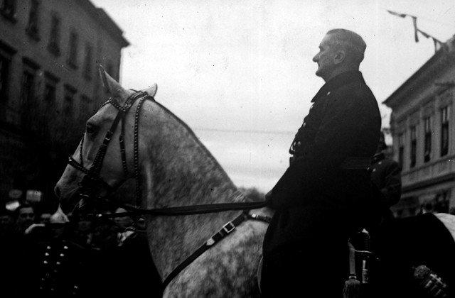 Хорти и вековая «культурная травма» венгров () Хорти и вековая «культурная травма» венгров