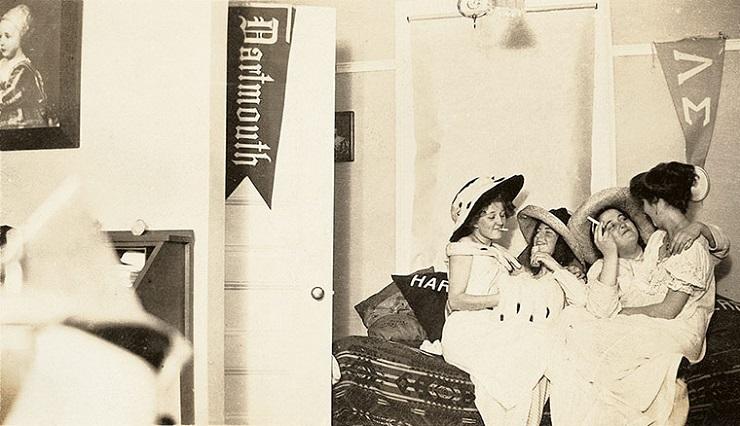 Лесбийский образ России и Европы начала ХХ века () Лесбийский образ России и Европы начала ХХ века