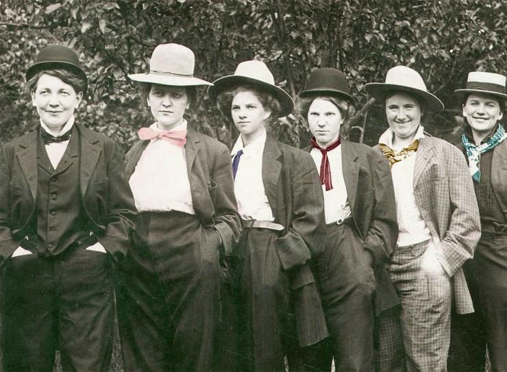 Лесбийский образ России и Европы начала ХХ века () Лесбийский образ России и Европы начала ХХ века