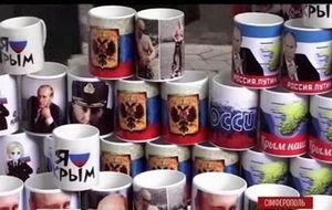 Матрешки, кружки с Путиным и потасовки вокруг пирога. Симферополь отметил День города