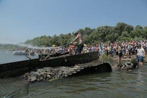 Со дна Дона подняли советский танк КВ-1 () Со дна Дона подняли советский танк КВ-1
