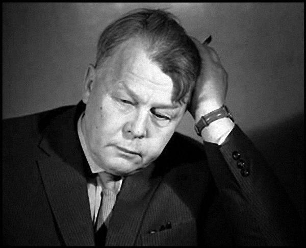 21 июня 1910 года родился Александр Твардовский. () 21 июня 1910 года родился Александр Твардовский.