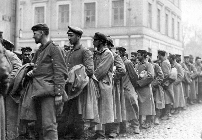 Германские военнопленные в Петрограде. 1915 () Германские военнопленные в Петрограде. 1915