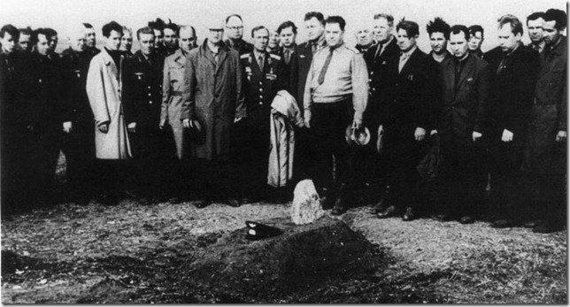 Космос: первая кровь () Космос: первая кровь