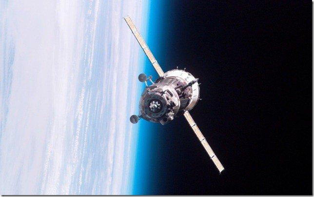 Космос: первая кровь () Космос: первая кровь