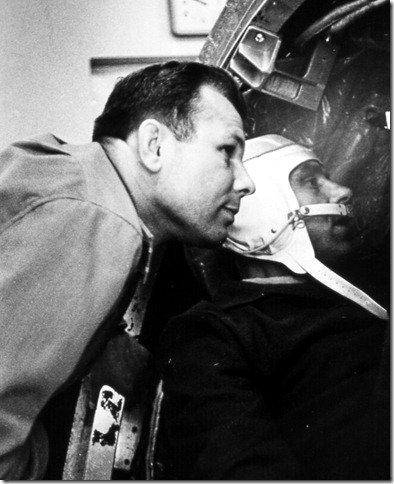 Космос: первая кровь () Космос: первая кровь