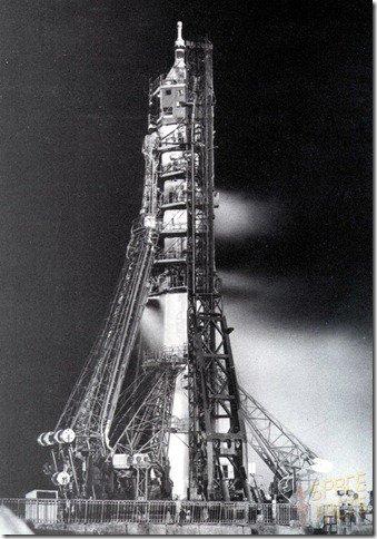 Космос: первая кровь () Космос: первая кровь