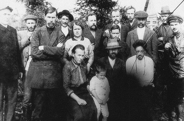 «Обливать солдат кипятком, а полицейских — серной кислотой» () «Обливать солдат кипятком, а полицейских — серной кислотой»