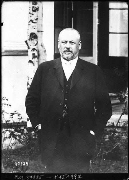 «Обливать солдат кипятком, а полицейских — серной кислотой» () «Обливать солдат кипятком, а полицейских — серной кислотой»