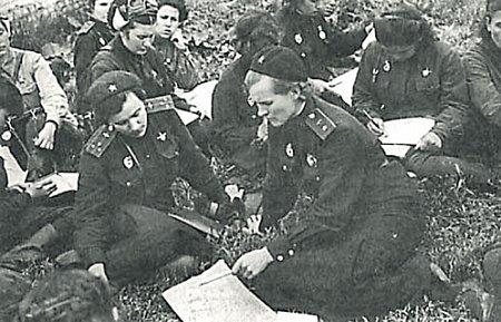 Последняя "ласточка" из легендарных "ночных ведьм" () Последняя "ласточка" из легендарных "ночных ведьм"