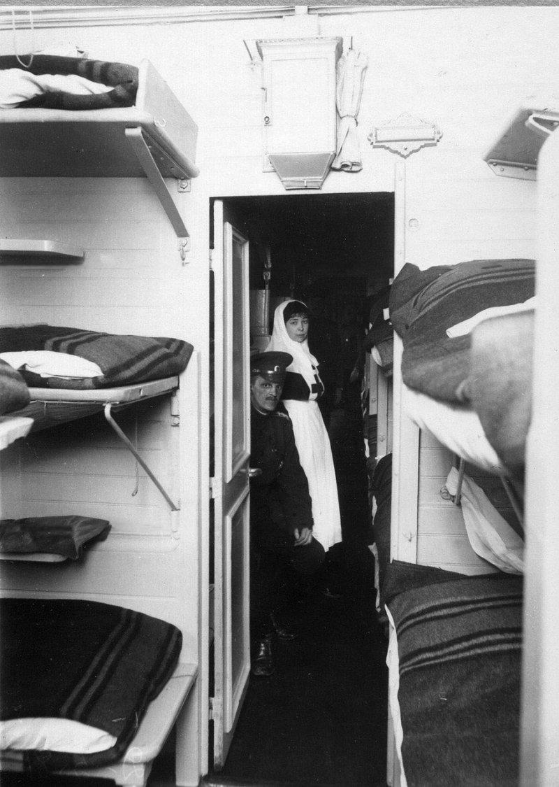 Санитарный поезд ее императорского высочества великой княжны Ольги Николаевны. 1914-1917 () Санитарный поезд ее императорского высочества великой княжны Ольги Николаевны. 1914-1917