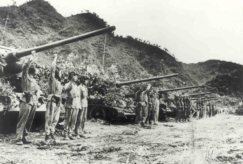 «Свои среди чужих». Часть 1-я () «Свои среди чужих». Часть 1-я