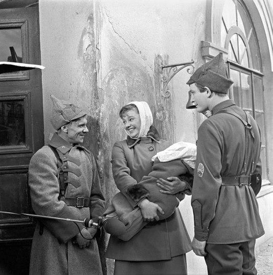 В июле 1971 года состоялась премьера фильма «Офицеры». 
