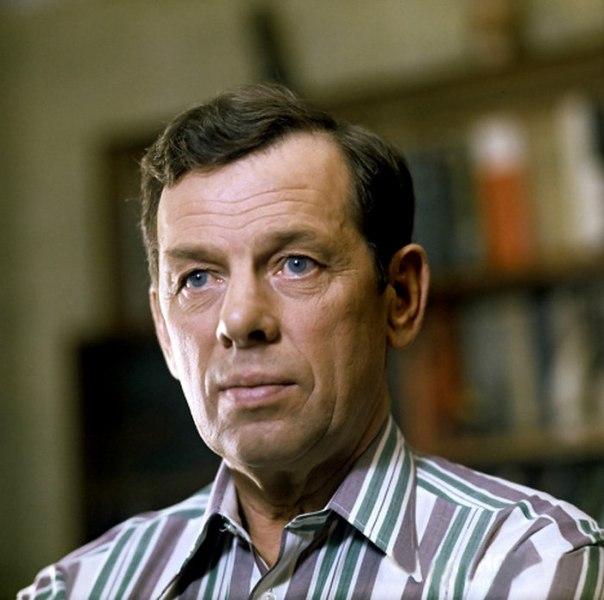 5 июля 1938 года по абсурдному обвинению в шпионаже был арестован органами НКВД СССР Георгий Жженов.