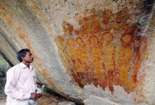 Найдены наскальные рисунки инопланетян возрастом 10 тысяч лет