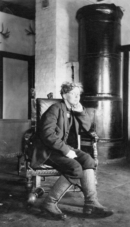 «Шпионаж омерзителен для джентльмена» () «Шпионаж омерзителен для джентльмена»