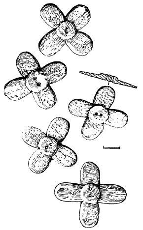 Деревянные четырехлепестковые бляшки — нашивки на войлочном покрытии седла.