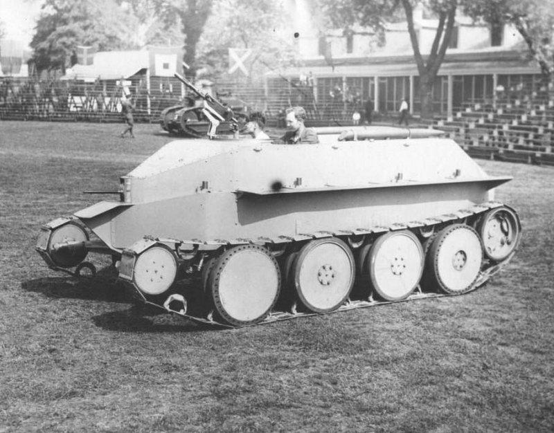 Джон Уолтер Кристи и его танки () Джон Уолтер Кристи и его танки