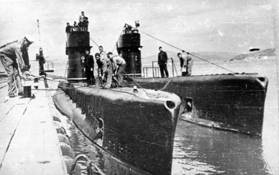 Морские истории () Морские истории