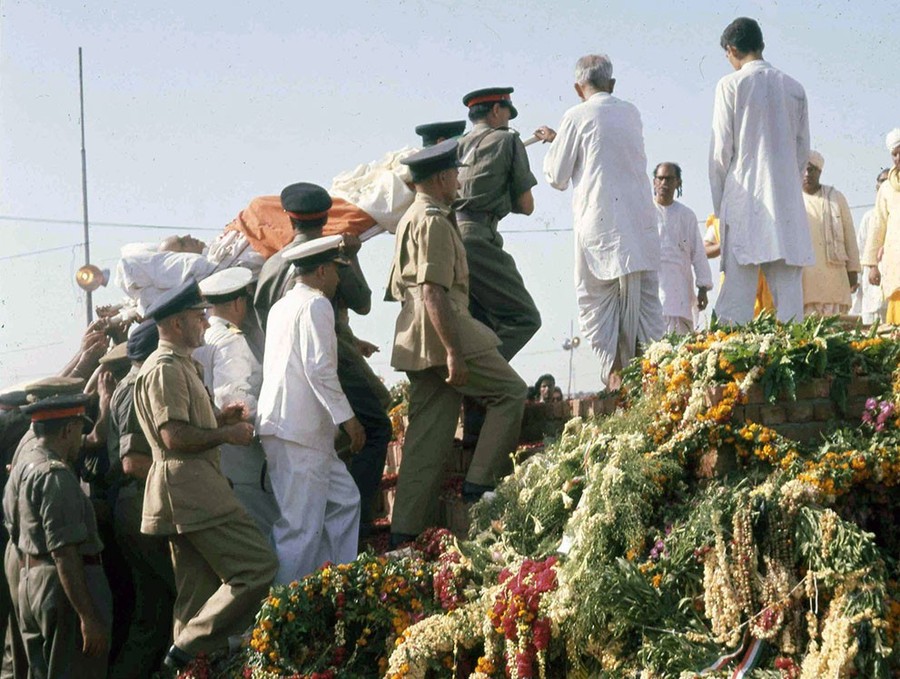 1964 год в цвете: Чем жил мир 50 лет назад () 1964 год в цвете: Чем жил мир 50 лет назад