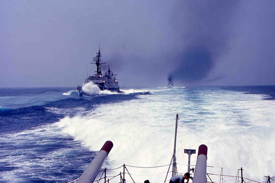 1964 год в цвете: Чем жил мир 50 лет назад () 1964 год в цвете: Чем жил мир 50 лет назад