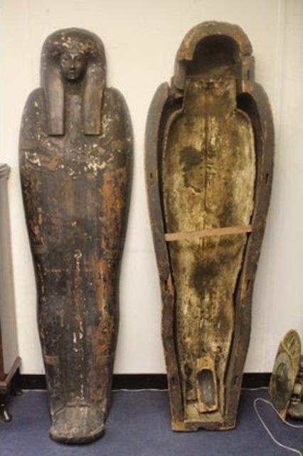 Древний египетский саркофаг случайно найден в квартире пенсионерки () Древний египетский саркофаг случайно найден в квартире пенсионерки