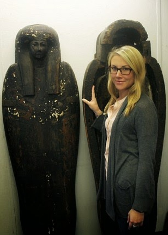 Древний египетский саркофаг случайно найден в квартире пенсионерки () Древний египетский саркофаг случайно найден в квартире пенсионерки