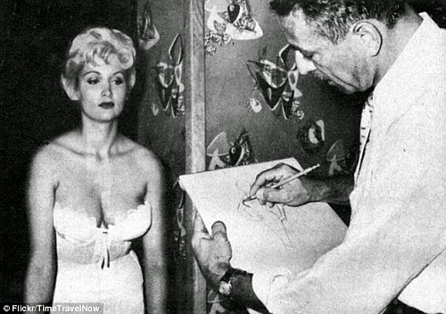 Пинап (pin-up) девушки в процессе подготовки к фотосессиям (1950-е) () Пинап (pin-up) девушки в процессе подготовки к фотосессиям (1950-е)