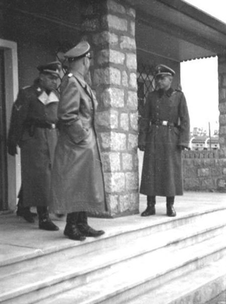 Проституция цвета хаки