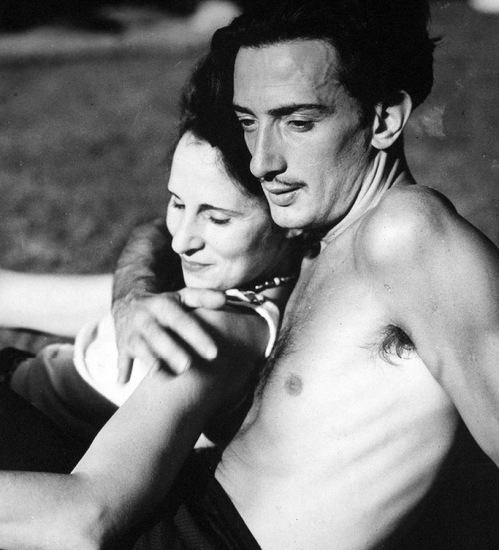 Русская муза Сальвадора Дали () Русская муза Сальвадора Дали