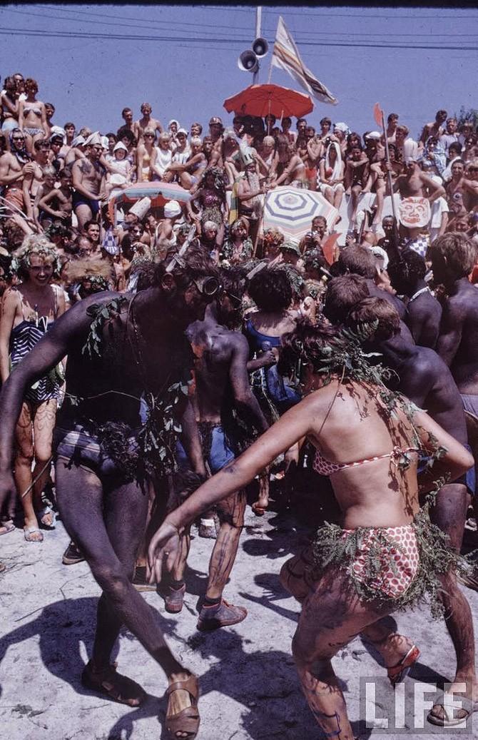 Советская молодежь 60-х на пляже: фотографии Билла Эпприджа