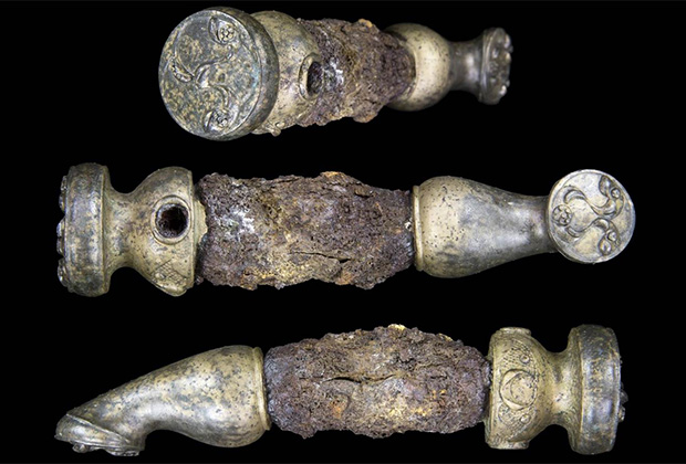 Жертвоприношение колесницей () Жертвоприношение колесницей