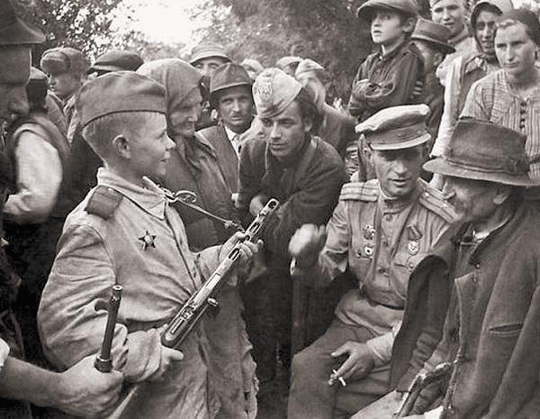 … И Стали мальчишки солдатами