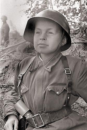 … И Стали мальчишки солдатами